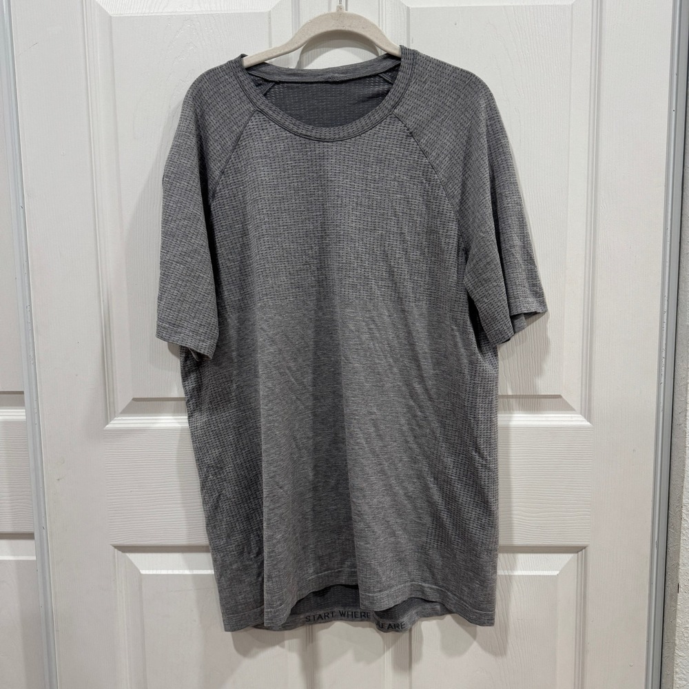 Lululemon XL Gray Textured Short Sleeve Workout‎ Shirt Athletic Training Gym